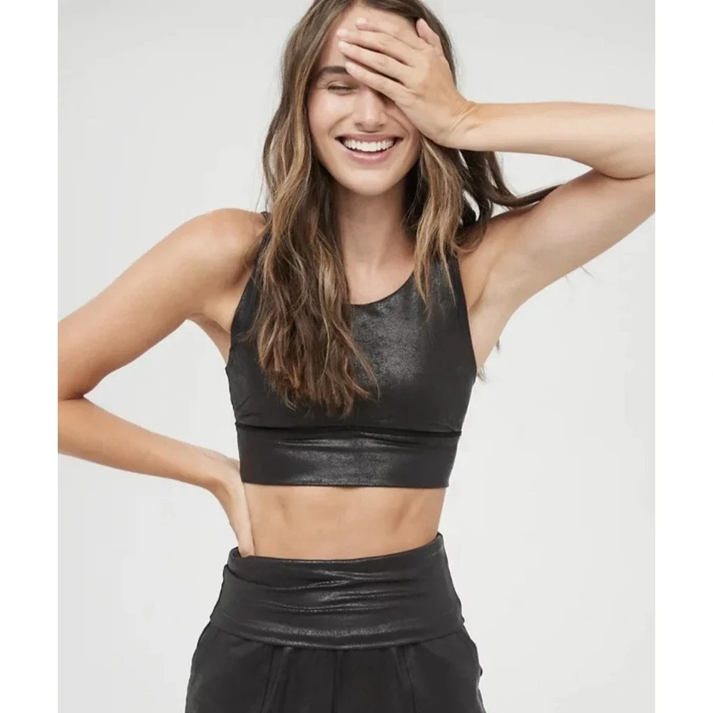 OFFLINE by Aerie The Hugger Crackle Sports Bra Size Medium Black Medium Support
